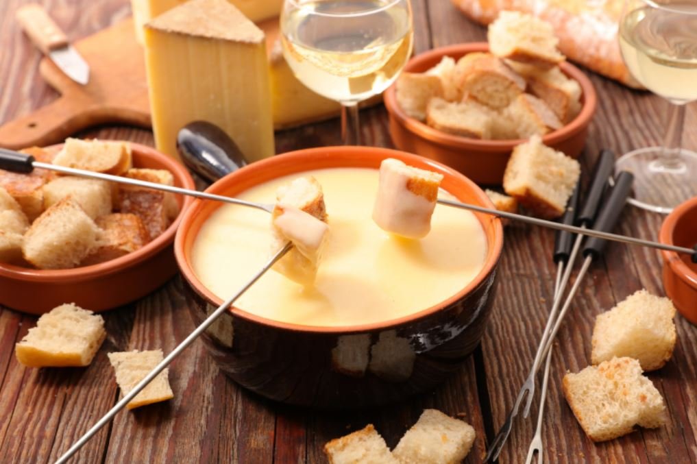 What Type Of Cheese Is Good For Fondue?